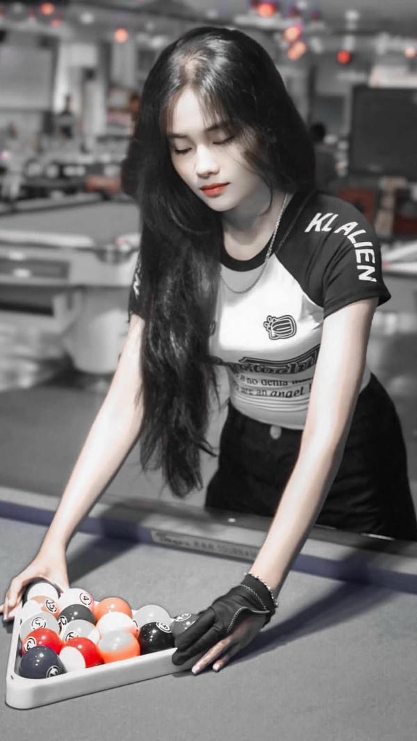Ảnh girl chơi bi da cực đẹp