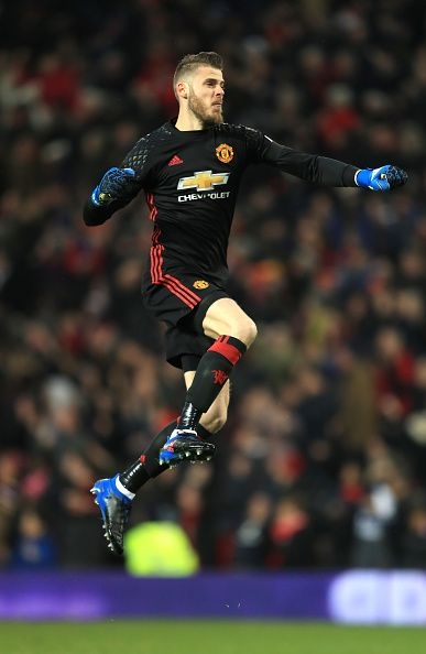 De Gea tỏa sáng dưới khung gỗ