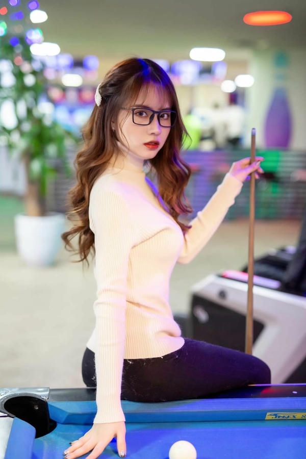 Hình nền điện thoại girl bàn bi da