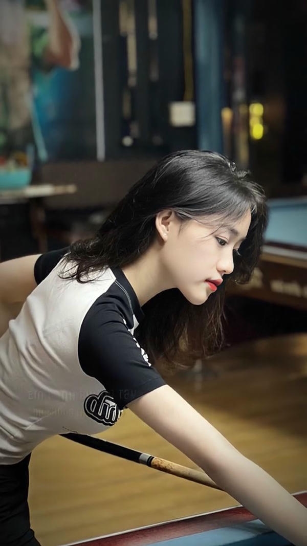 Hình nền điện thoại girl chơi bi da