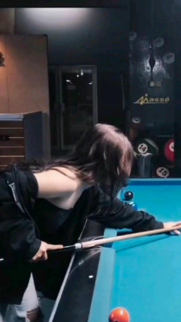 Hình nền girl bi da cực ngầu