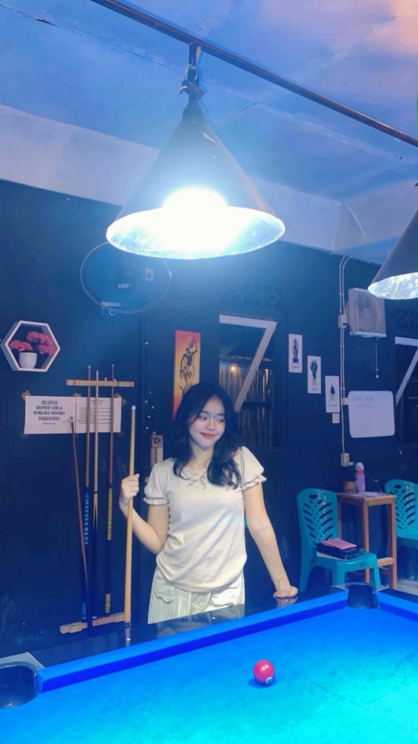 Hình nền girl bi da phong cách