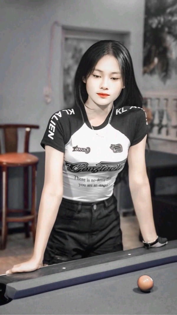 Hình nền girl cùng bàn bi da