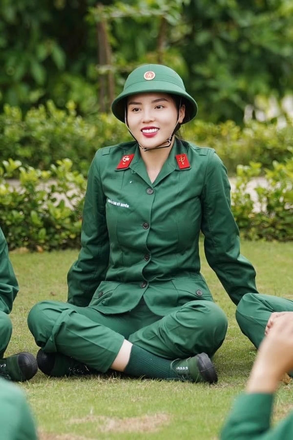 Quân phục làm tim rung động.