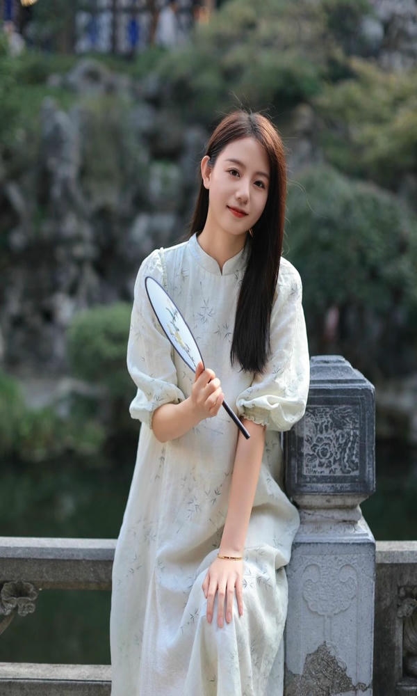 ựa như nàng thơ bước ra từ kinh kịch.