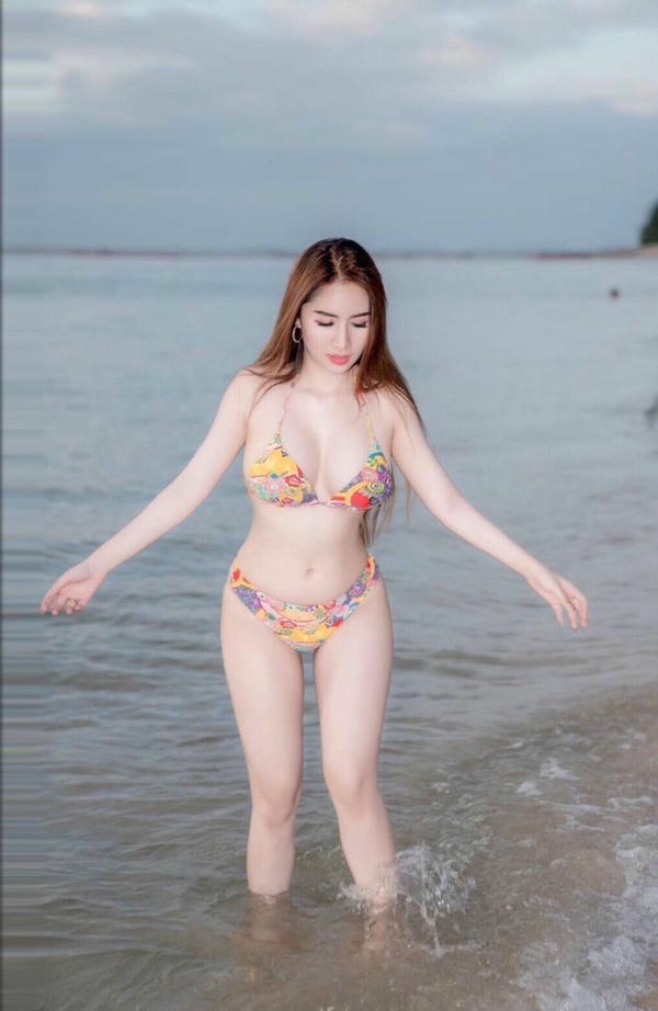 Girl sexy tỏa sáng nổi bật