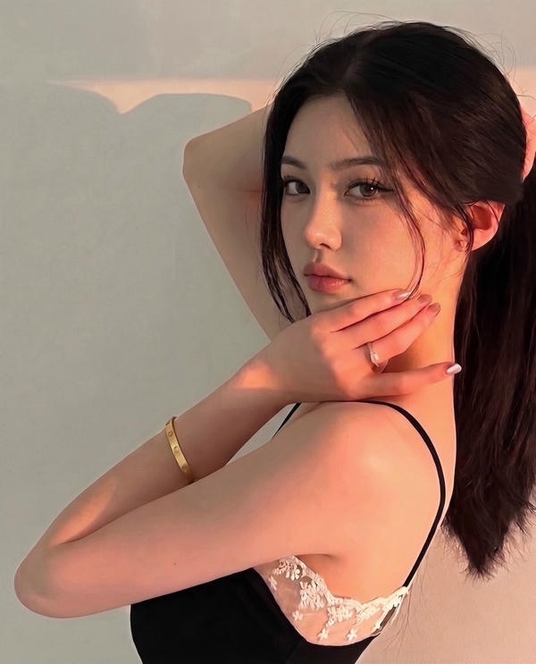 Hotgirl học đường FB